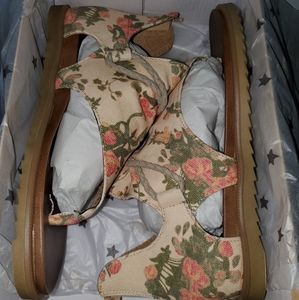 NEW - Very G Sandals